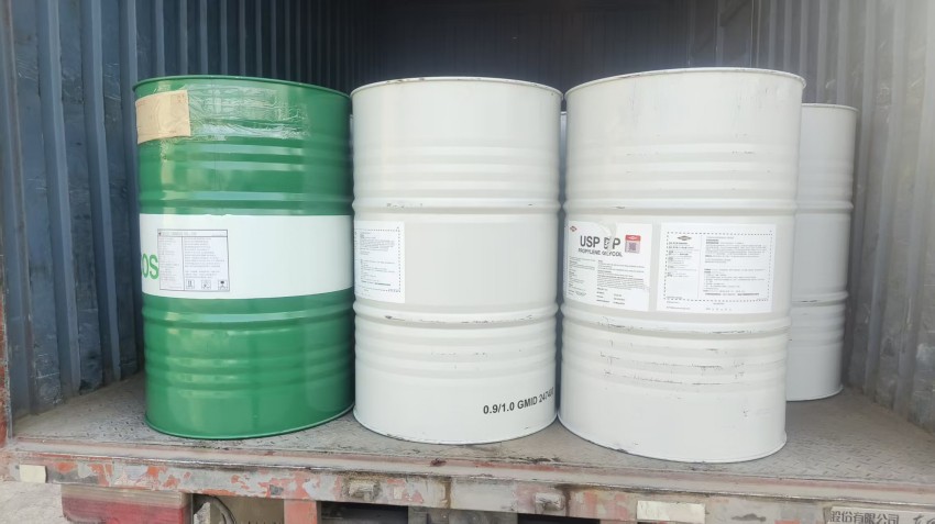 食品级白油和食品级丙二醇发货.jpg 食品级白油和食品级丙二醇发货.jpg
