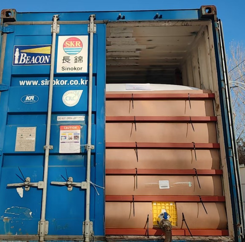 进口动物疫苗白油卸货.jpg 进口动物疫苗白油卸货.jpg