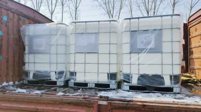 河南通商仓储部冒雪完成兽药用白油的发货安排