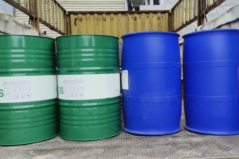 进口白油和国产医药级大豆油.jpg